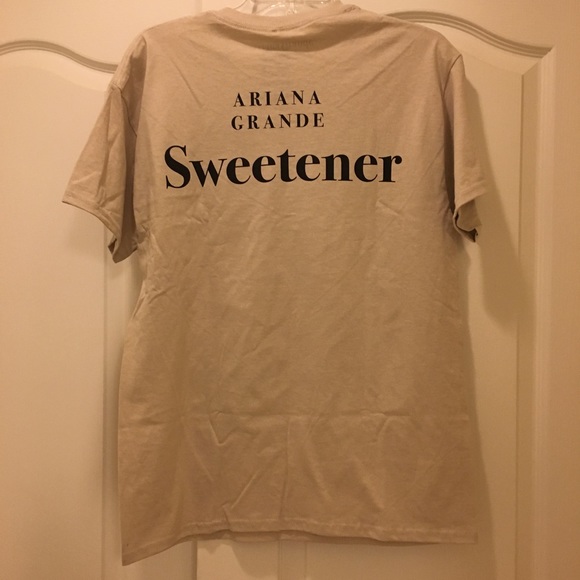 BRAND NEW Ariana Grande Sweetener tee - Picture 4 of 4
